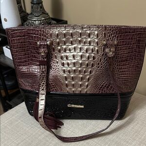 Elegant Crocodile-Embossed Tote Bag - Burgundy and Black